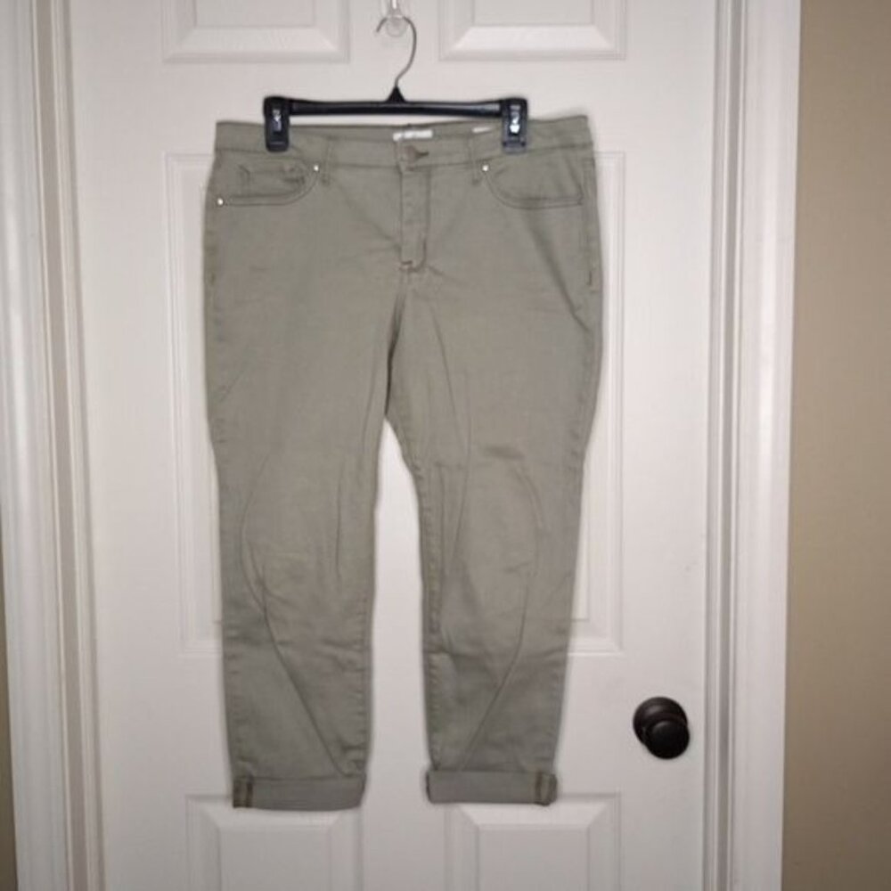 Jessica Simpson Forever Rolled Ankle Capris Sz. 31 in Light Green Color